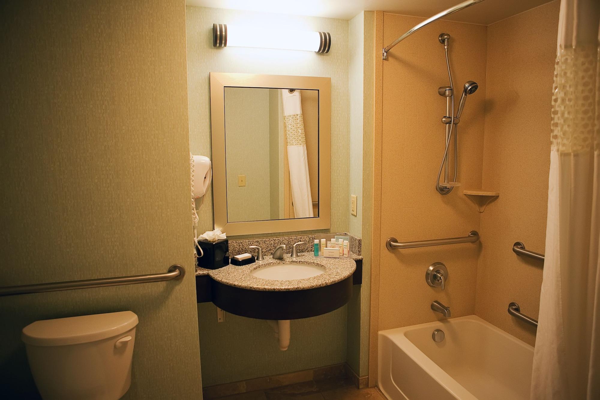 Hampton Inn Colby Ngoại thất bức ảnh