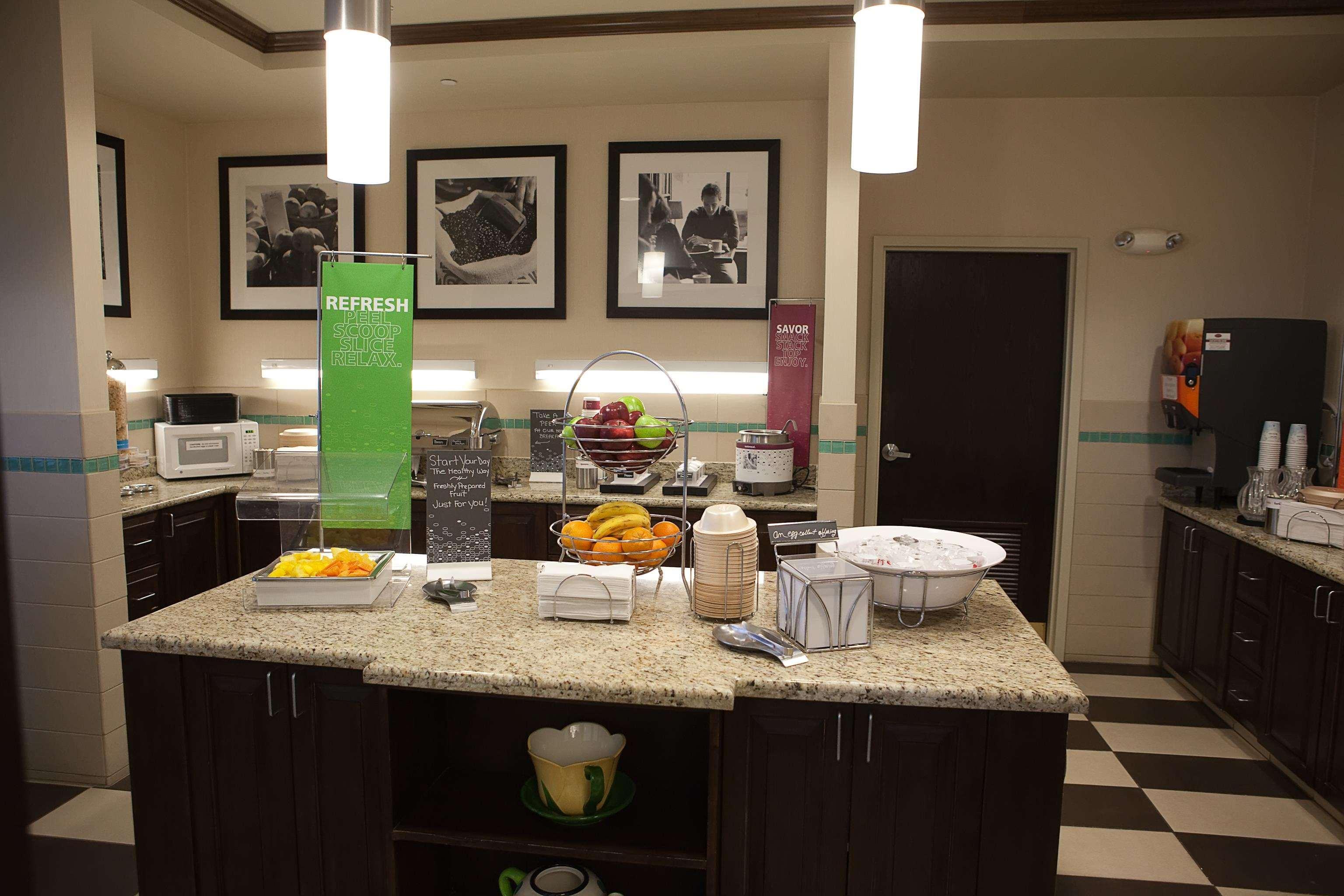 Hampton Inn Colby Ngoại thất bức ảnh