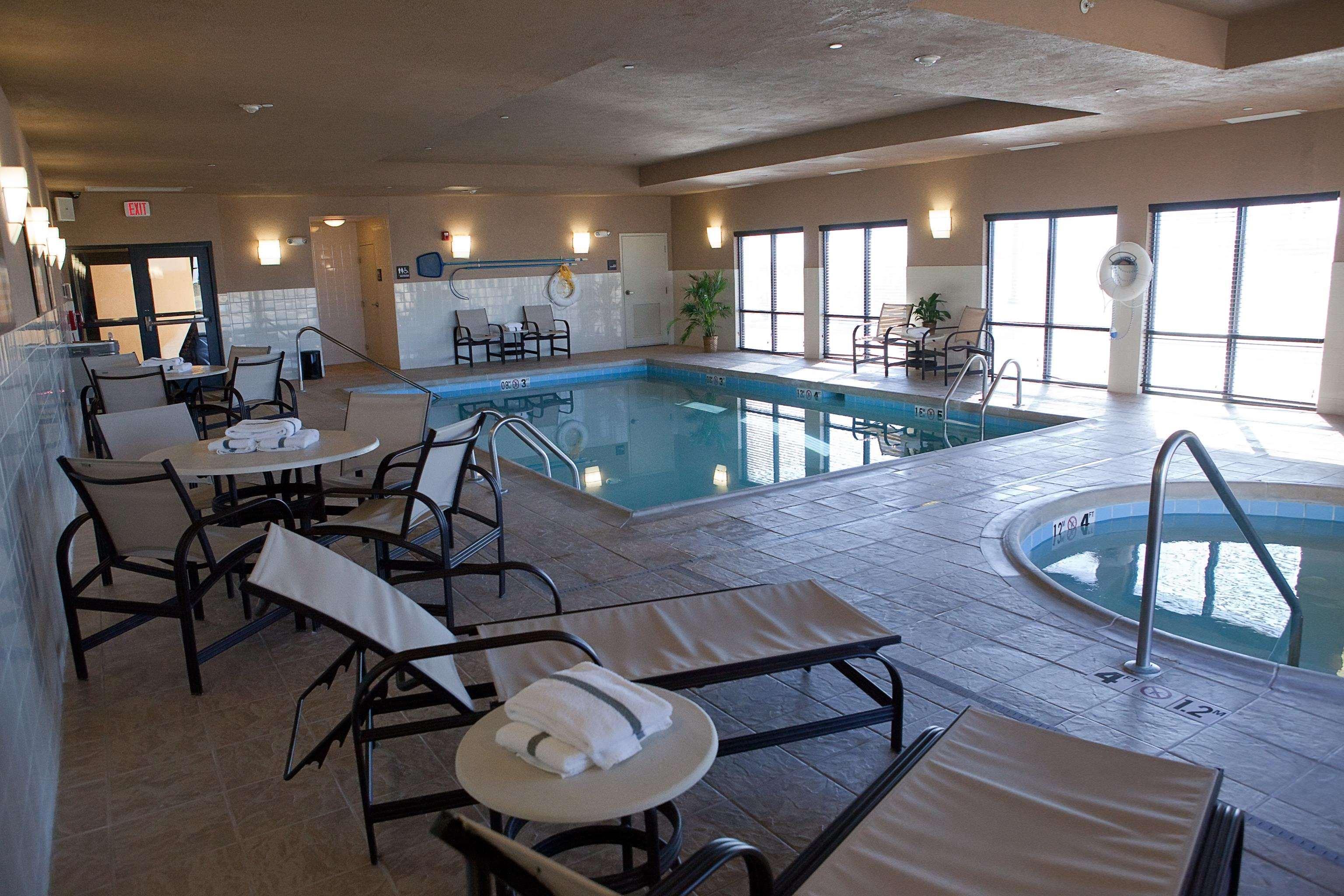 Hampton Inn Colby Ngoại thất bức ảnh