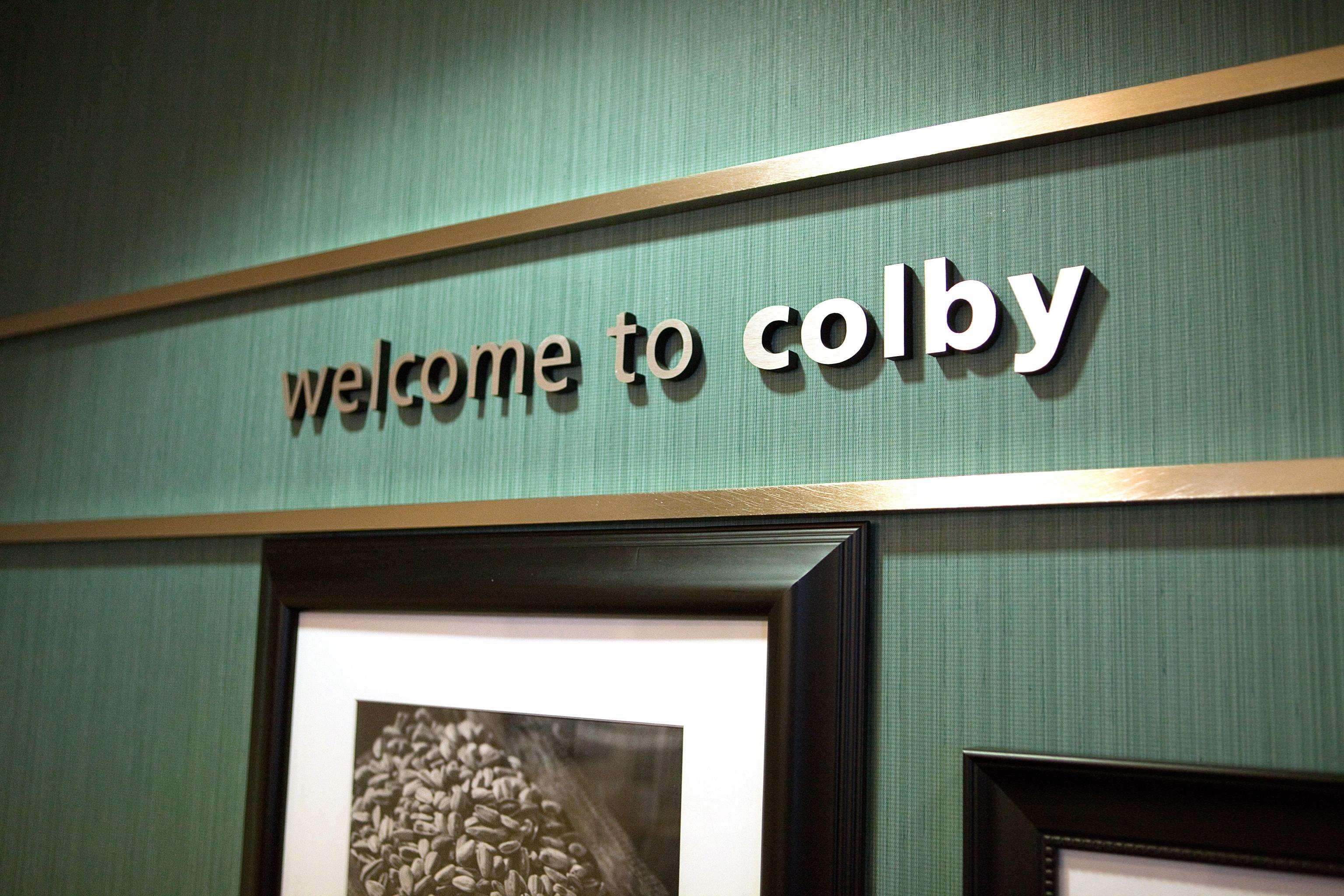 Hampton Inn Colby Ngoại thất bức ảnh