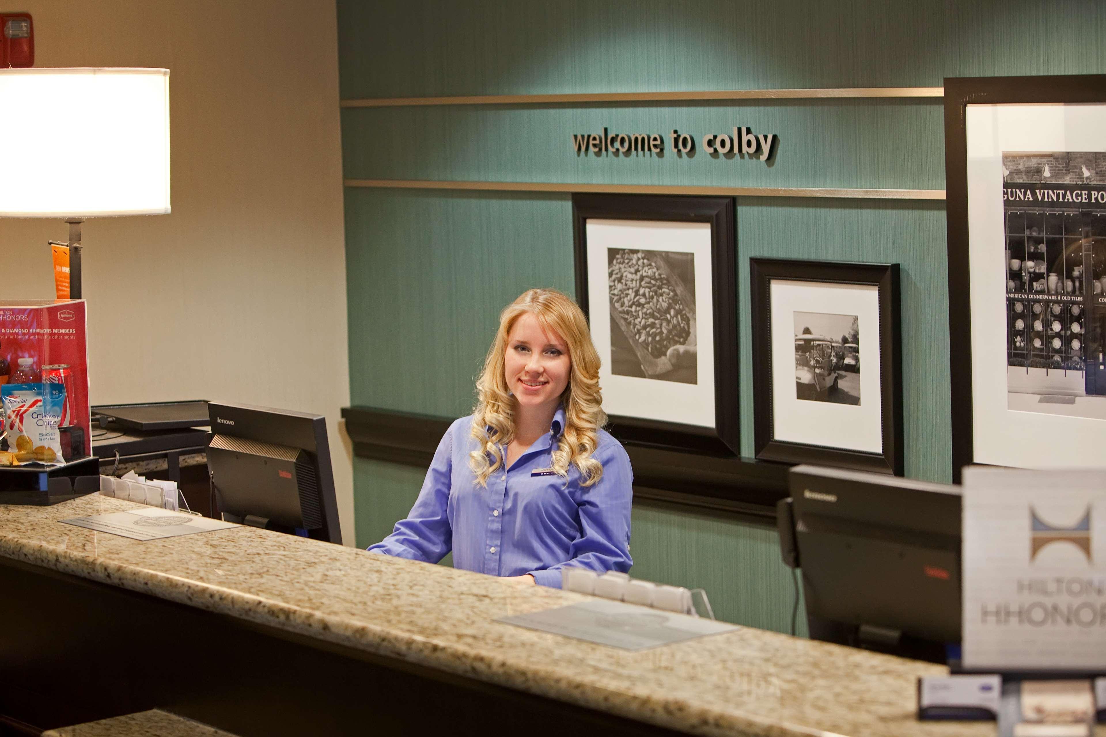 Hampton Inn Colby Ngoại thất bức ảnh