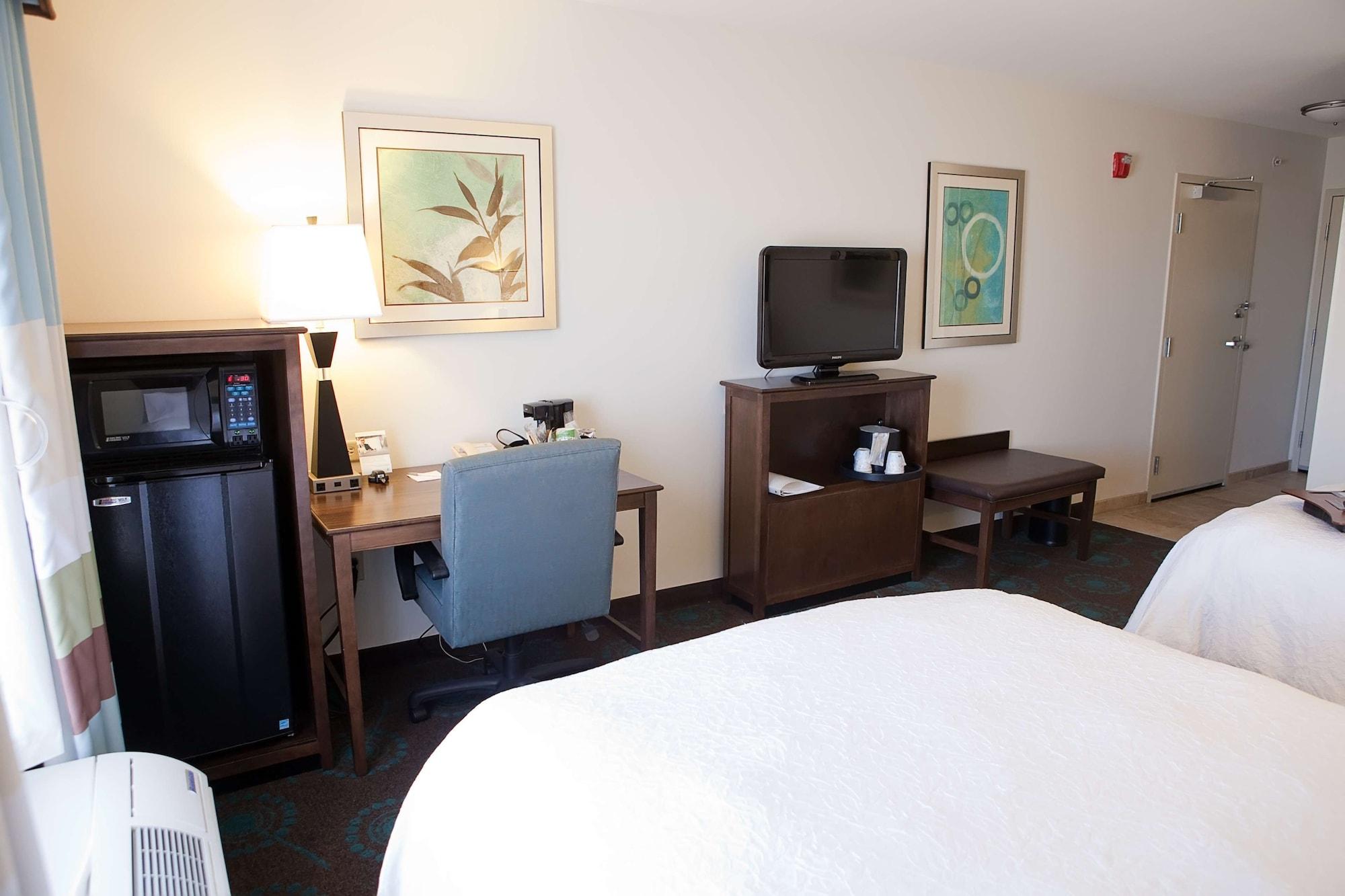 Hampton Inn Colby Ngoại thất bức ảnh